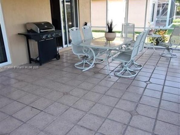 520 NW 166th Ave, Pembroke Pines FL 33028