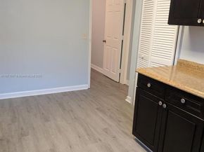 2132 Mckinley St, Hollywood FL 33020