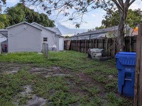 2132 Mckinley St, Hollywood FL 33020