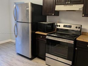 2132 Mckinley St, Hollywood FL 33020