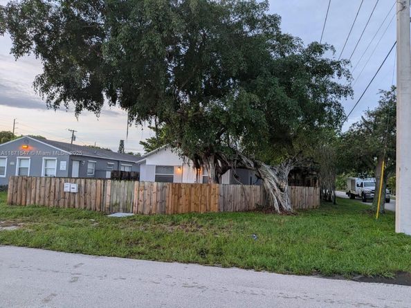 2132 Mckinley St, Hollywood FL 33020