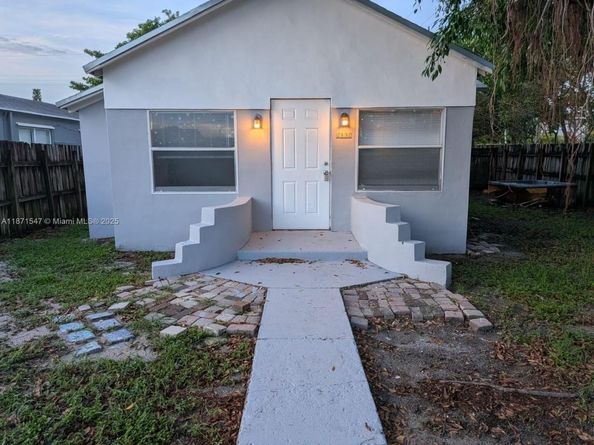 2132 Mckinley St, Hollywood FL 33020