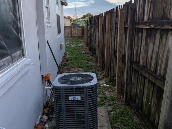 2132 Mckinley St, Hollywood FL 33020