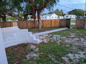 2132 Mckinley St, Hollywood FL 33020