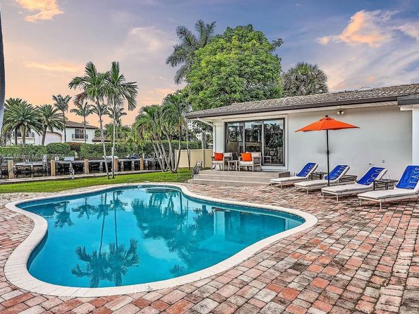 536 Hibiscus Dr, Hallandale Beach FL 33009
