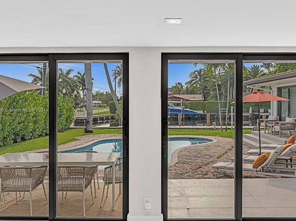 536 Hibiscus Dr, Hallandale Beach FL 33009
