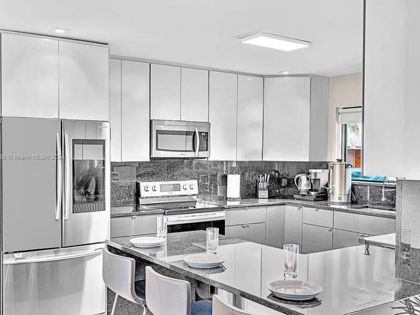 536 Hibiscus Dr, Hallandale Beach FL 33009
