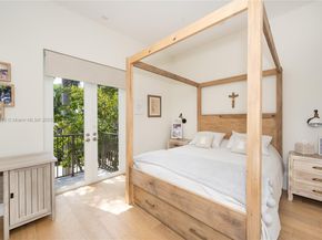 31 Island Dr, Key Biscayne FL 33149