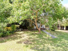 530 NW 10th St, Homestead FL 33030