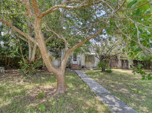 530 NW 10th St, Homestead FL 33030