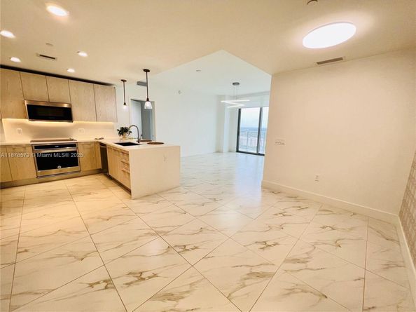 2000 Metropica Way 2406, Sunrise FL 33323