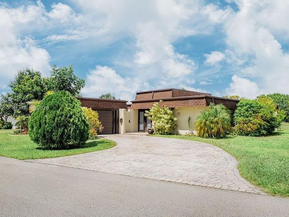 5311 Banyan Ln, Tamarac FL 33319