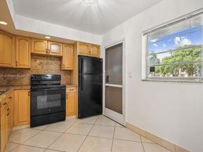 619 NE 14th Ave 101, Hallandale Beach FL 33009