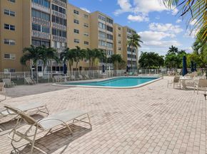 619 NE 14th Ave 101, Hallandale Beach FL 33009