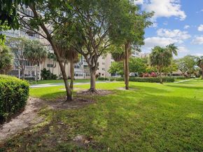 619 NE 14th Ave 101, Hallandale Beach FL 33009