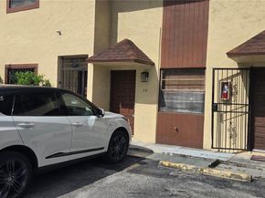 1320 W 46 Th St 24, Hialeah FL 33012-3295
