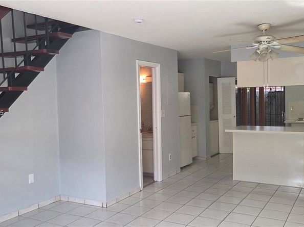 1320 W 46 Th St 24, Hialeah FL 33012-3295