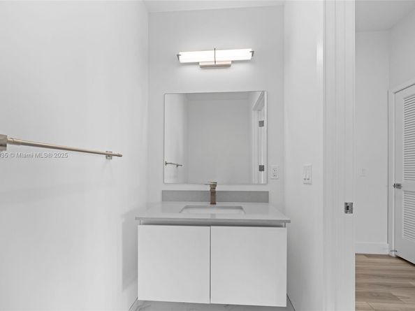 101 Diplomat Pkwy 911, Hallandale Beach FL 33009