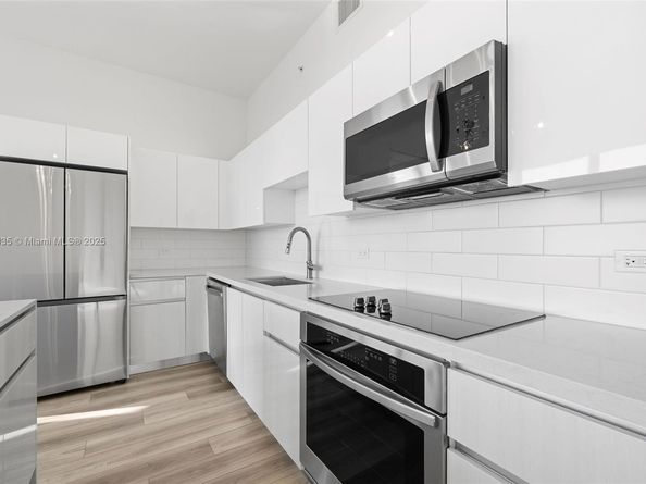 101 Diplomat Pkwy 911, Hallandale Beach FL 33009