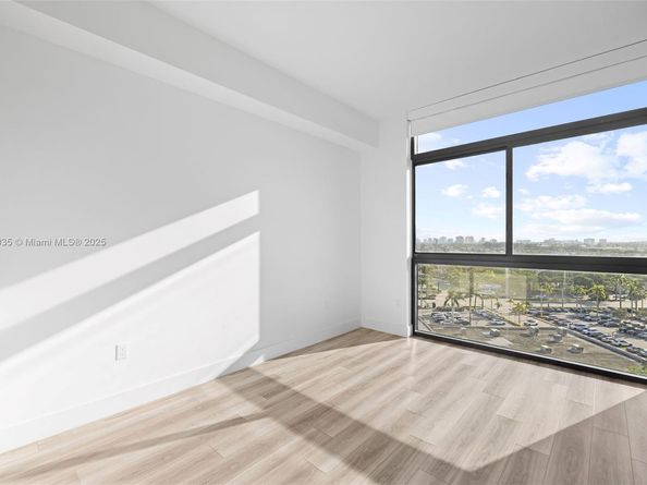 101 Diplomat Pkwy 911, Hallandale Beach FL 33009