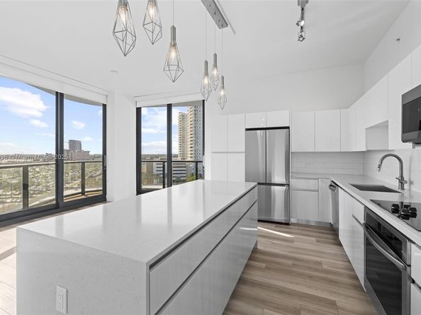 101 Diplomat Pkwy 911, Hallandale Beach FL 33009