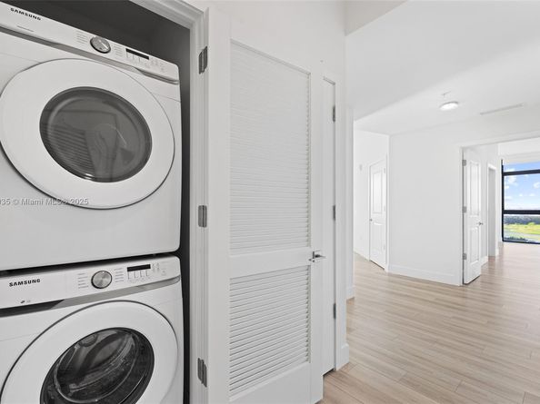 101 Diplomat Pkwy 911, Hallandale Beach FL 33009