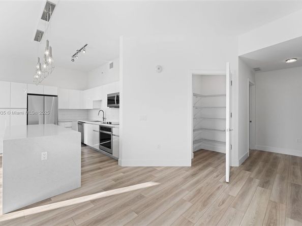101 Diplomat Pkwy 911, Hallandale Beach FL 33009