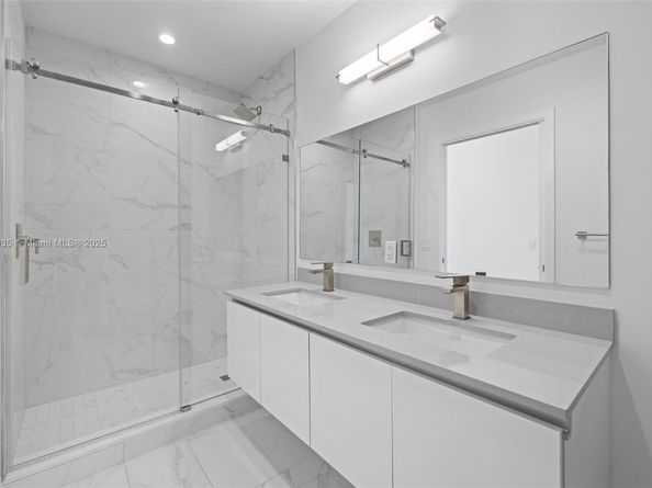 101 Diplomat Pkwy 911, Hallandale Beach FL 33009