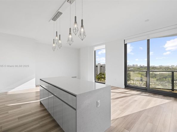 101 Diplomat Pkwy 911, Hallandale Beach FL 33009