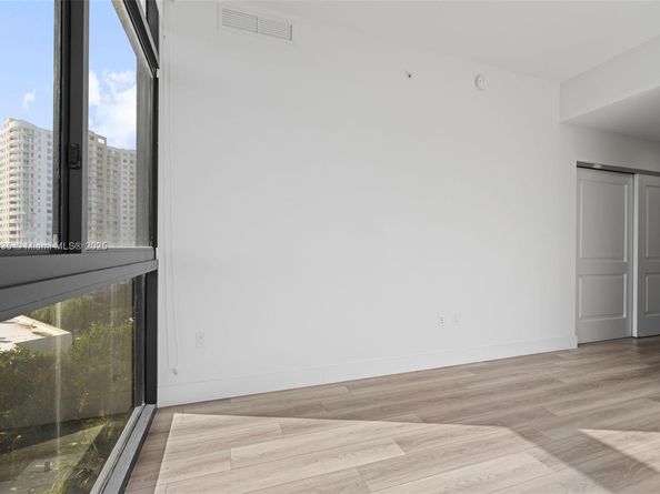 101 Diplomat Pkwy 911, Hallandale Beach FL 33009