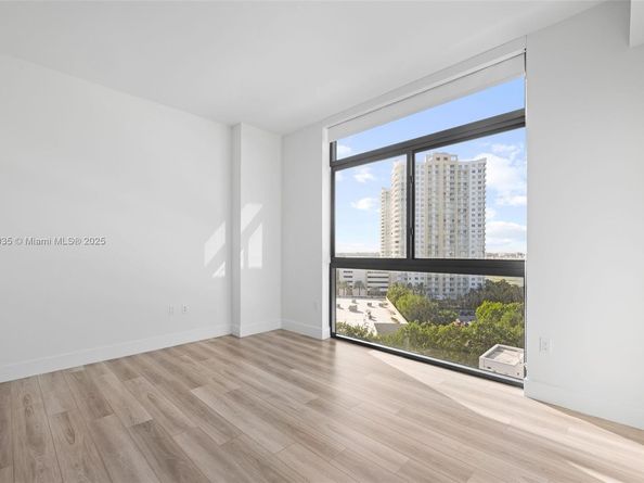 101 Diplomat Pkwy 911, Hallandale Beach FL 33009