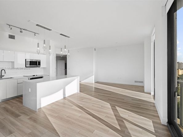 101 Diplomat Pkwy 911, Hallandale Beach FL 33009