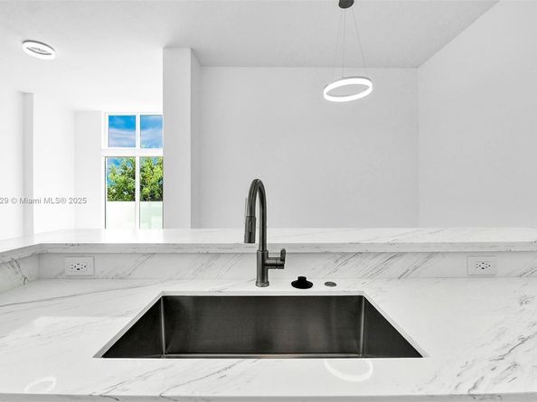 1871 NW S River Dr 501, Miami FL 33125