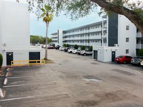 447 NE 195th St 217, Miami FL 33179