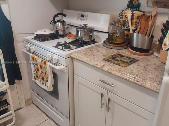 11 NE 204 St 1, Miami Gardens FL 33179