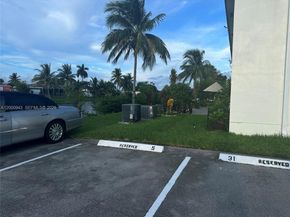 11 NE 204 St 1, Miami Gardens FL 33179