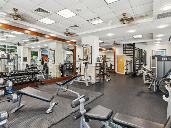 19501 W Country Club Dr 1710, Aventura FL 33180