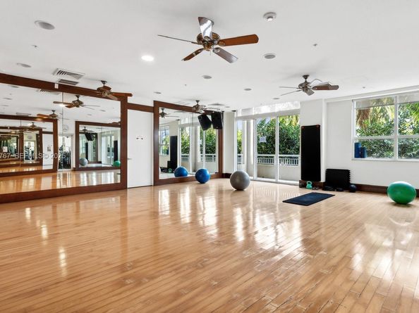 19501 W Country Club Dr 1710, Aventura FL 33180