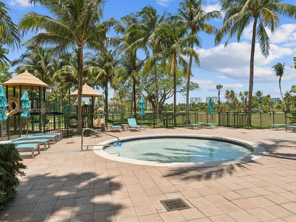 19501 W Country Club Dr 1710, Aventura FL 33180