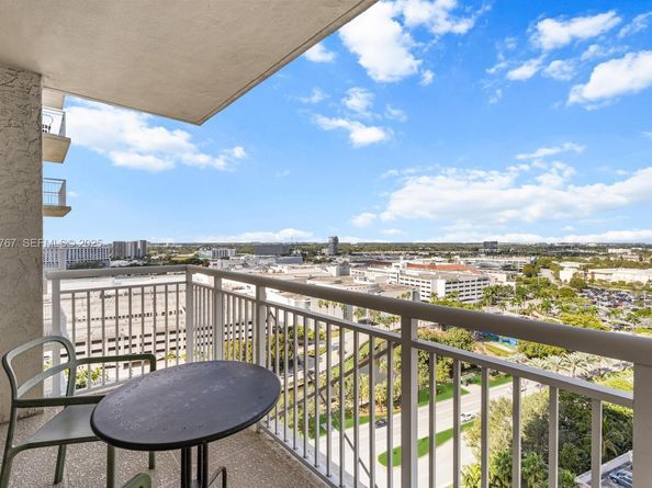 19501 W Country Club Dr 1710, Aventura FL 33180