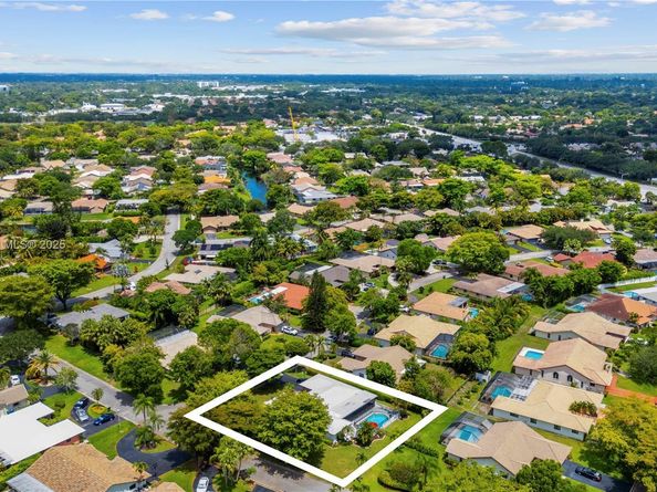 988 NW 110th Ave, Coral Springs FL 33071