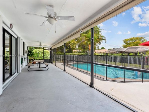 988 NW 110th Ave, Coral Springs FL 33071