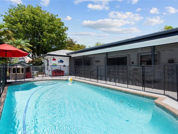 988 NW 110th Ave, Coral Springs FL 33071