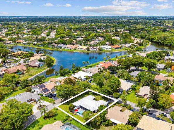 988 NW 110th Ave, Coral Springs FL 33071