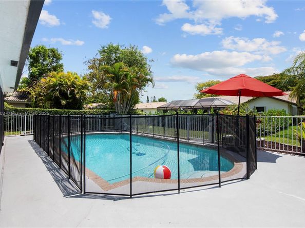988 NW 110th Ave, Coral Springs FL 33071