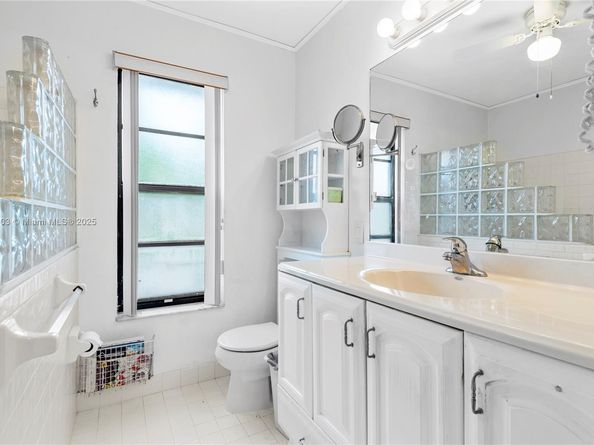 988 NW 110th Ave, Coral Springs FL 33071