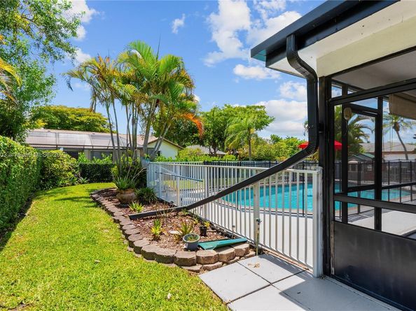 988 NW 110th Ave, Coral Springs FL 33071