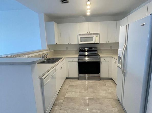 10 Aragon Ave 1412, Coral Gables FL 33134