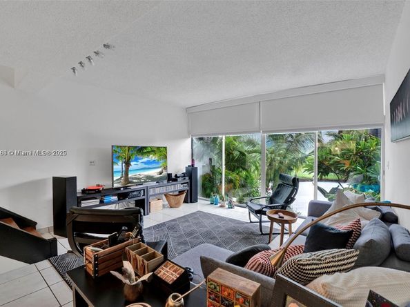 6821 Brookline Dr 6821, Hialeah FL 33015