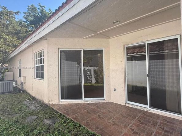 1321 N Seagrape Circle, Weston FL 33326